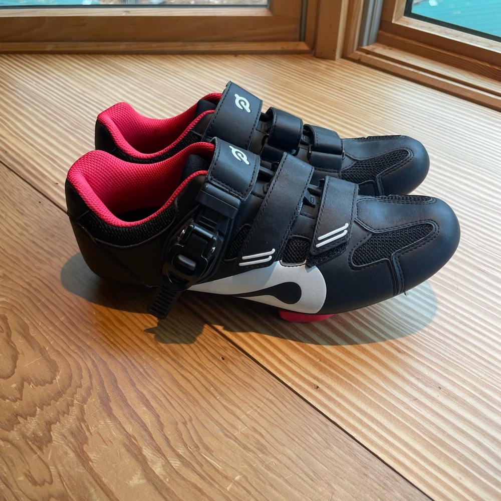 Peloton Cycling Shoes- size 39 - size 8.5 - excellent condition